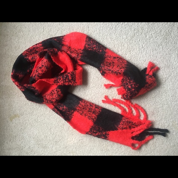 Victoria’s Secret New large plaid knit scarf - Picture 3 of 4